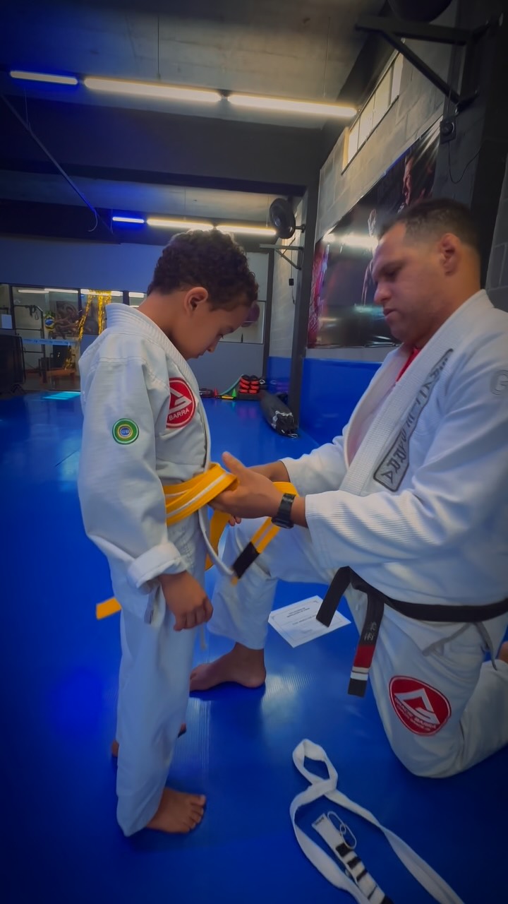 Troca de faixa do jiu-jitsu infantil